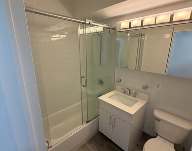 East 57th Street - Photo Thumbnail 9