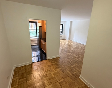 East 55th Street - Photo Thumbnail 6