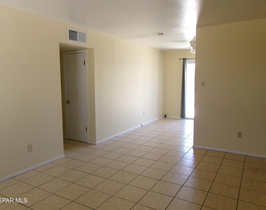 10037 Oakwood Drive - Photo Thumbnail 3