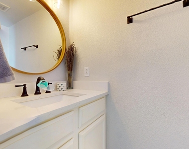 3249 Emerald Point Drive - Photo Thumbnail 15