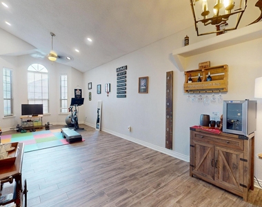 3249 Emerald Point Drive - Photo Thumbnail 5
