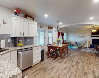 3249 Emerald Point Drive - Photo Thumbnail 6