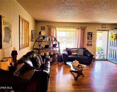 2705 Jackson Avenue - Photo Thumbnail 3