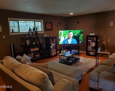 2705 Jackson Avenue - Photo Thumbnail 2