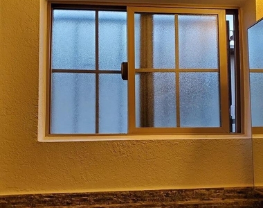 2705 Jackson Avenue - Photo Thumbnail 4