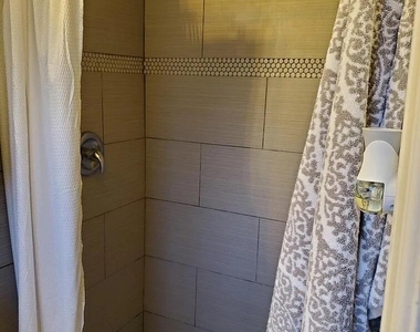 2705 Jackson Avenue - Photo Thumbnail 5