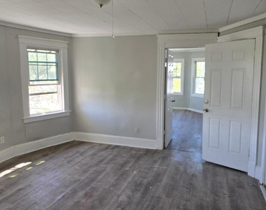219 Woodlawn Terrace - Photo Thumbnail 2