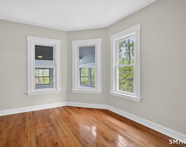 95 Parrott Avenue - Photo Thumbnail 2