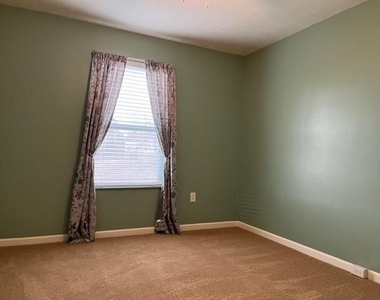 209 Ascot Ct - Photo Thumbnail 7