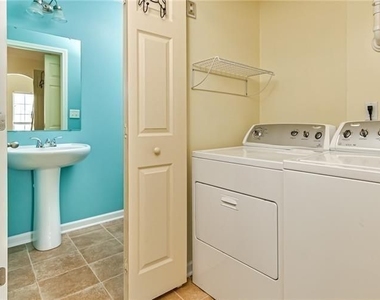 209 Ascot Ct - Photo Thumbnail 5