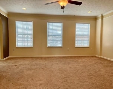 209 Ascot Ct - Photo Thumbnail 3