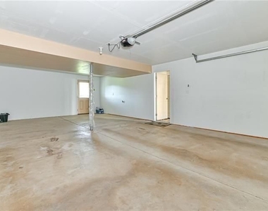 209 Ascot Ct - Photo Thumbnail 11