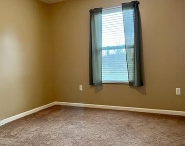 209 Ascot Ct - Photo Thumbnail 8
