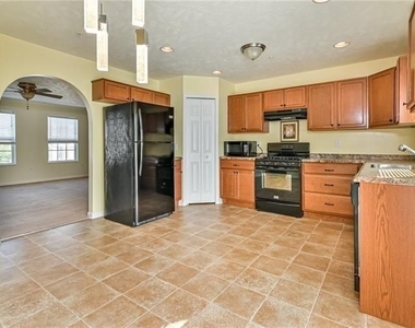209 Ascot Ct - Photo Thumbnail 6