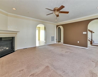 209 Ascot Ct - Photo Thumbnail 2