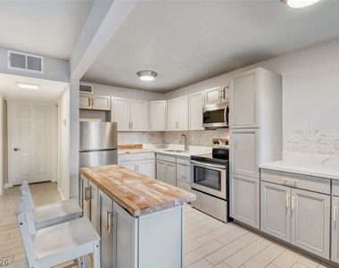 304 Orland Street - Photo Thumbnail 3