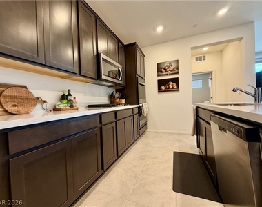 11852 Black Canary Avenue - Photo Thumbnail 8