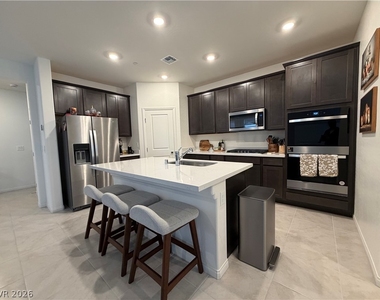 11852 Black Canary Avenue - Photo Thumbnail 9