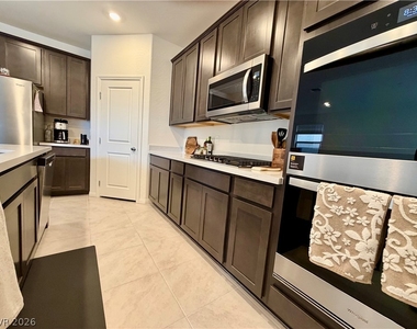 11852 Black Canary Avenue - Photo Thumbnail 7
