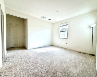 11852 Black Canary Avenue - Photo Thumbnail 12