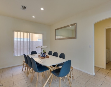 7886 Blue Brook Drive - Photo Thumbnail 11