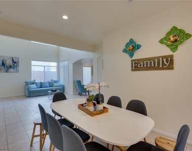 7886 Blue Brook Drive - Photo Thumbnail 9