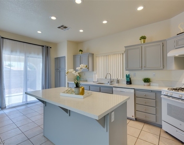 7886 Blue Brook Drive - Photo Thumbnail 3