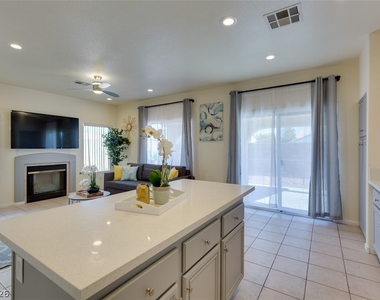 7886 Blue Brook Drive - Photo Thumbnail 4