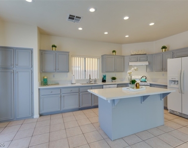 7886 Blue Brook Drive - Photo Thumbnail 6