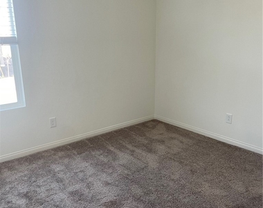 10861 River Junction Avenue - Photo Thumbnail 9