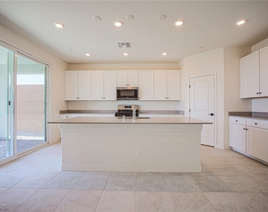 5644 Hill Spire Street - Photo Thumbnail 11