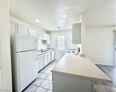 1040 Pahrump Valley Boulevard - Photo Thumbnail 2