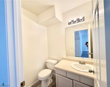 1040 Pahrump Valley Boulevard - Photo Thumbnail 3