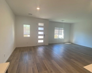 600 N Carriage Hill Drive - Photo Thumbnail 10