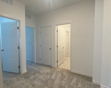 600 N Carriage Hill Drive - Photo Thumbnail 18