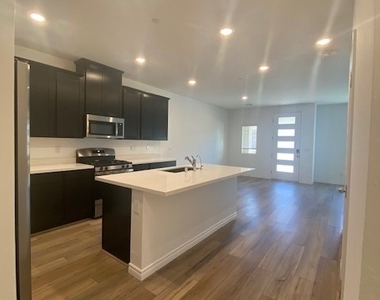 600 N Carriage Hill Drive - Photo Thumbnail 17