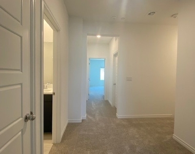600 N Carriage Hill Drive - Photo Thumbnail 19