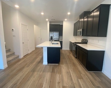 600 N Carriage Hill Drive - Photo Thumbnail 7