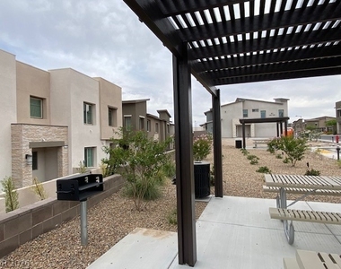 600 N Carriage Hill Drive - Photo Thumbnail 39