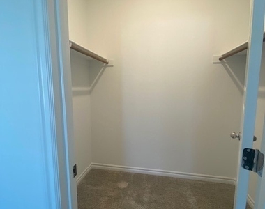 600 N Carriage Hill Drive - Photo Thumbnail 23