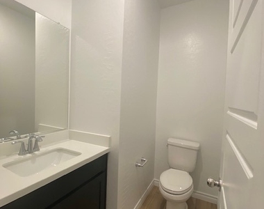 600 N Carriage Hill Drive - Photo Thumbnail 13