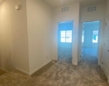 600 N Carriage Hill Drive - Photo Thumbnail 31