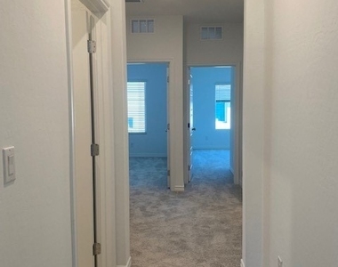 600 N Carriage Hill Drive - Photo Thumbnail 29