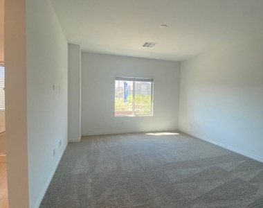600 N Carriage Hill Drive - Photo Thumbnail 25