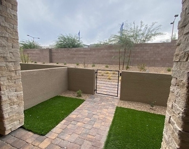 600 N Carriage Hill Drive - Photo Thumbnail 4
