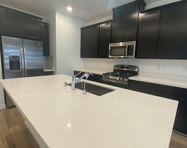 600 N Carriage Hill Drive - Photo Thumbnail 8