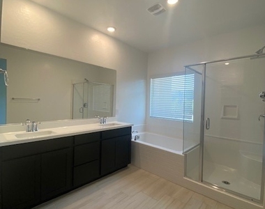 600 N Carriage Hill Drive - Photo Thumbnail 26