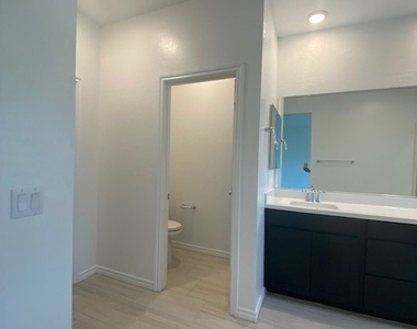 600 N Carriage Hill Drive - Photo Thumbnail 27