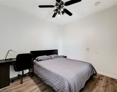 7450 S Eastern Avenue - Photo Thumbnail 24