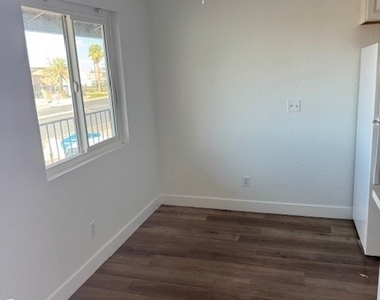 432 E Sunset Road - Photo Thumbnail 4